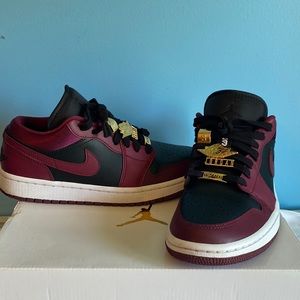 Nike women’s Air Jordan 1 Low SE- size 8